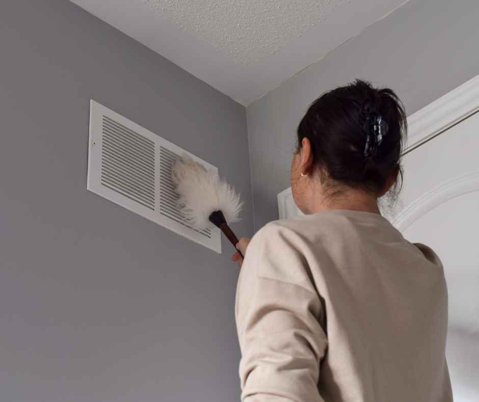Cleaning duct vents